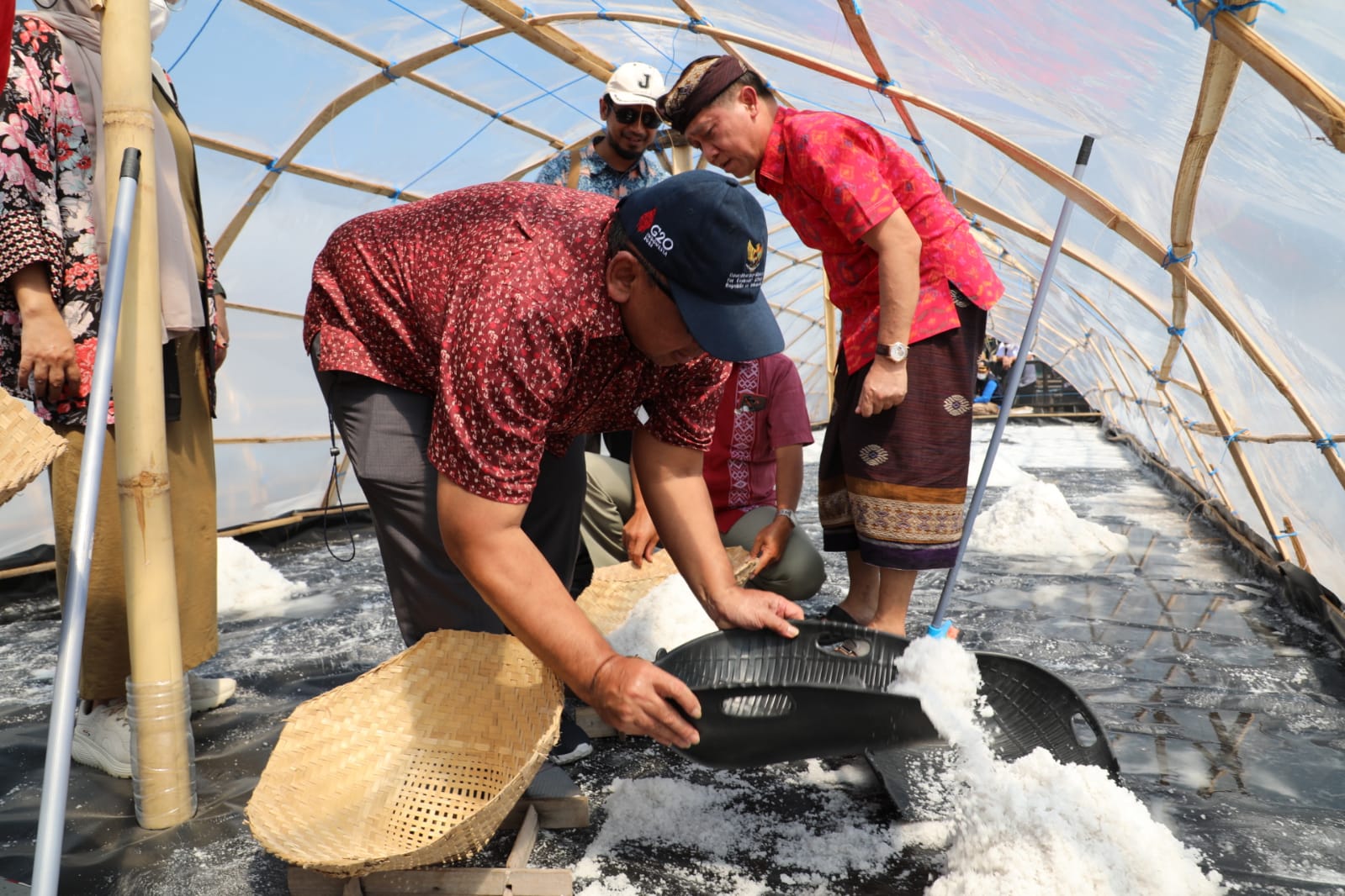 Tingkatkan Produksi Petani Garam di Klungkung, Kemensos Luncurkan Prokus dengan Sistem Tunnel