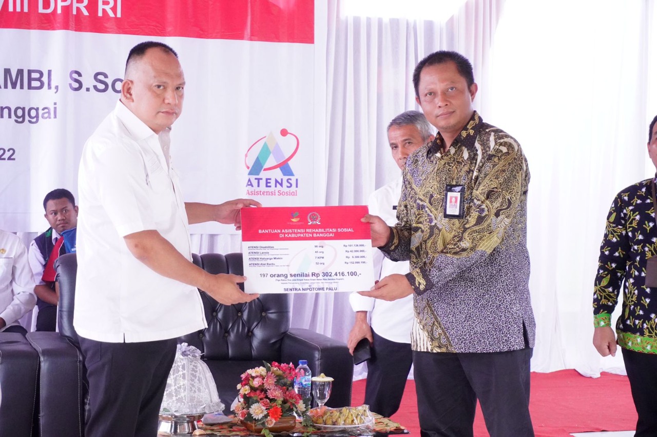 Kemensos Salurkan Bantuan bagi Warga Banggai, Wakil Bupati dan Anggota Komisi VIII DPR RI Beri Apresiasi