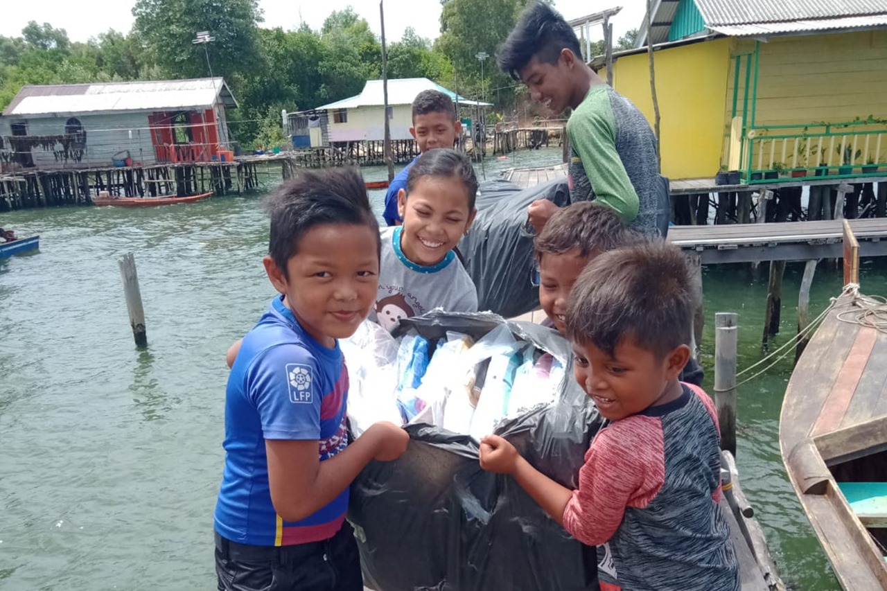 Anak Bertam: Hore, Seragam Sekolahku Baru!