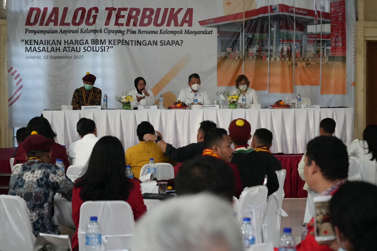 Social Affairs Minister Risma and Group of Cipayung Plus FGD