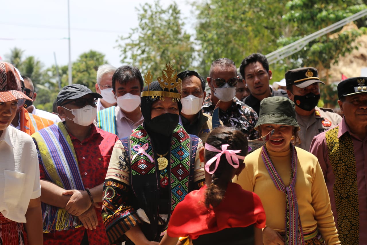 Mensos Resmikan Bantuan bagi Korban Badai Seroja di TTU