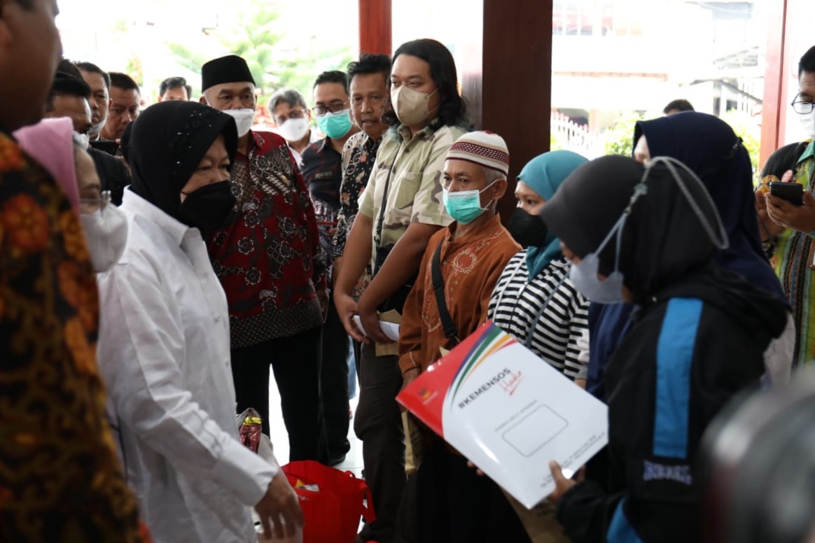 Mensos Kuatkan Keluarga Korban Tragedi Kerusuhan Stadion Kanjuruhan