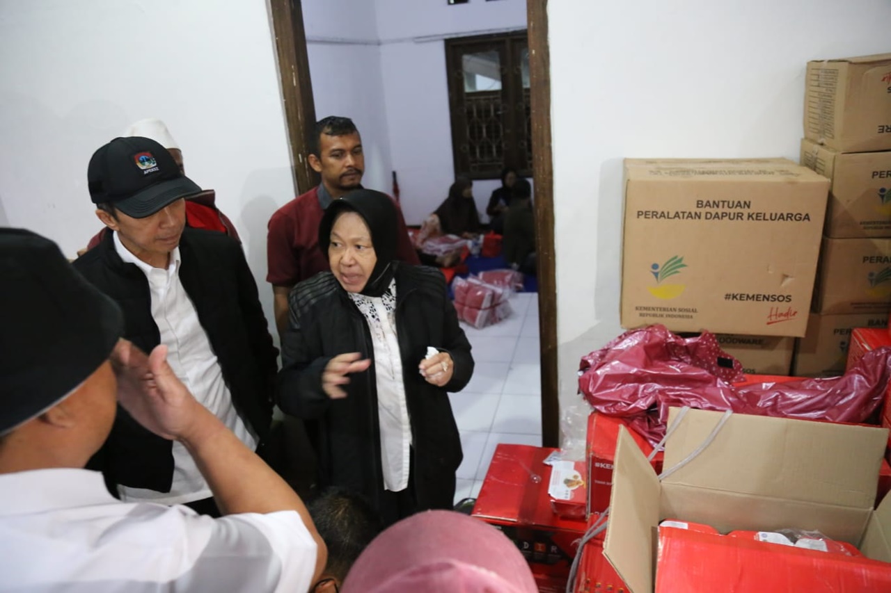 Gerak Cepat, Mensos Risma Bawa Bantuan ke Lokasi Bencana Longsor di Bogor