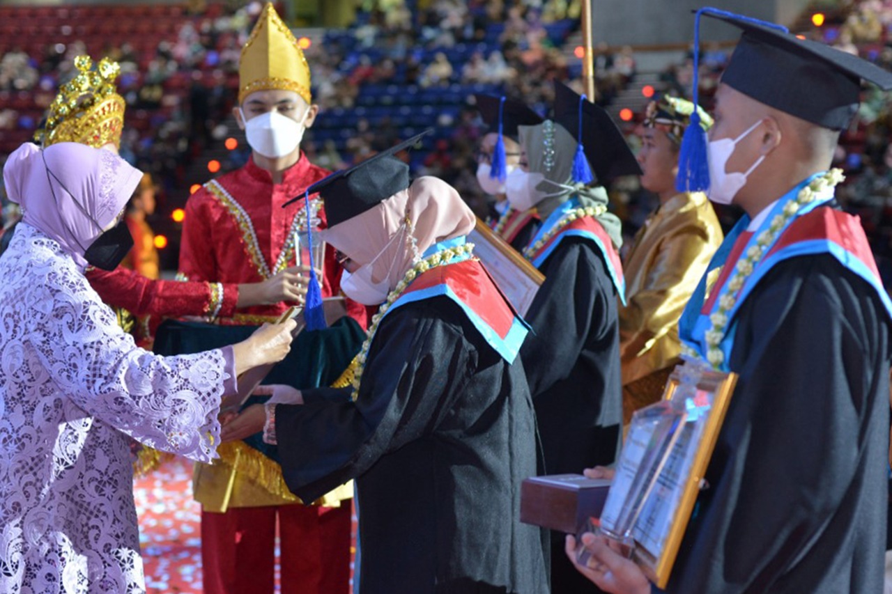 Graduation of Applied Masters and Applied Bachelors of Social Welfare Polytechnic Bandung in 2022