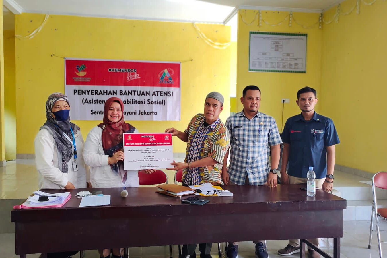 Kementerian Sosial Salurkan Bantuan Atensi untuk 100 PPKS di Kabupaten Kampar