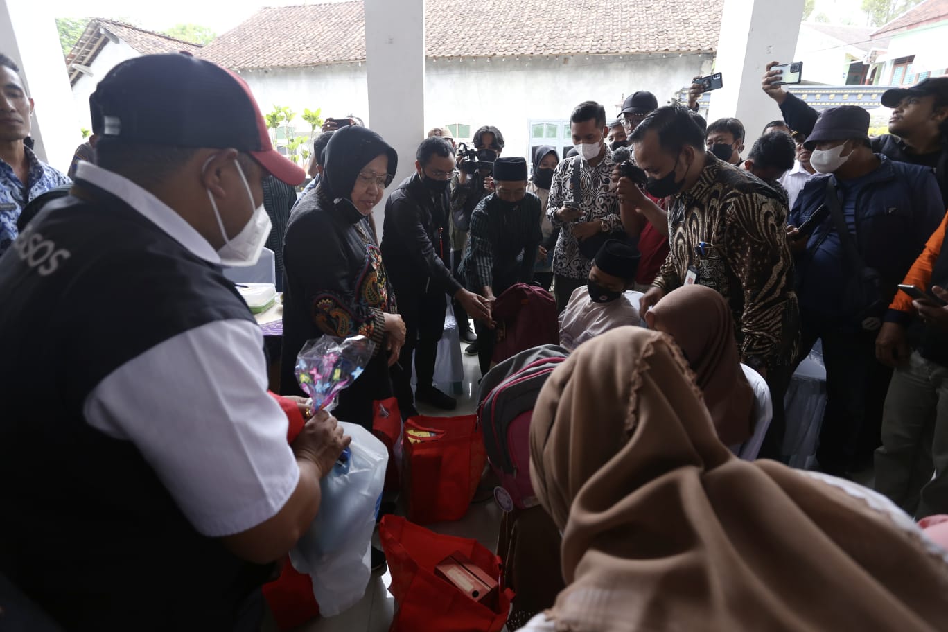 Kemensos Berikan Santunan bagi Korban Longsor di Tulungagung