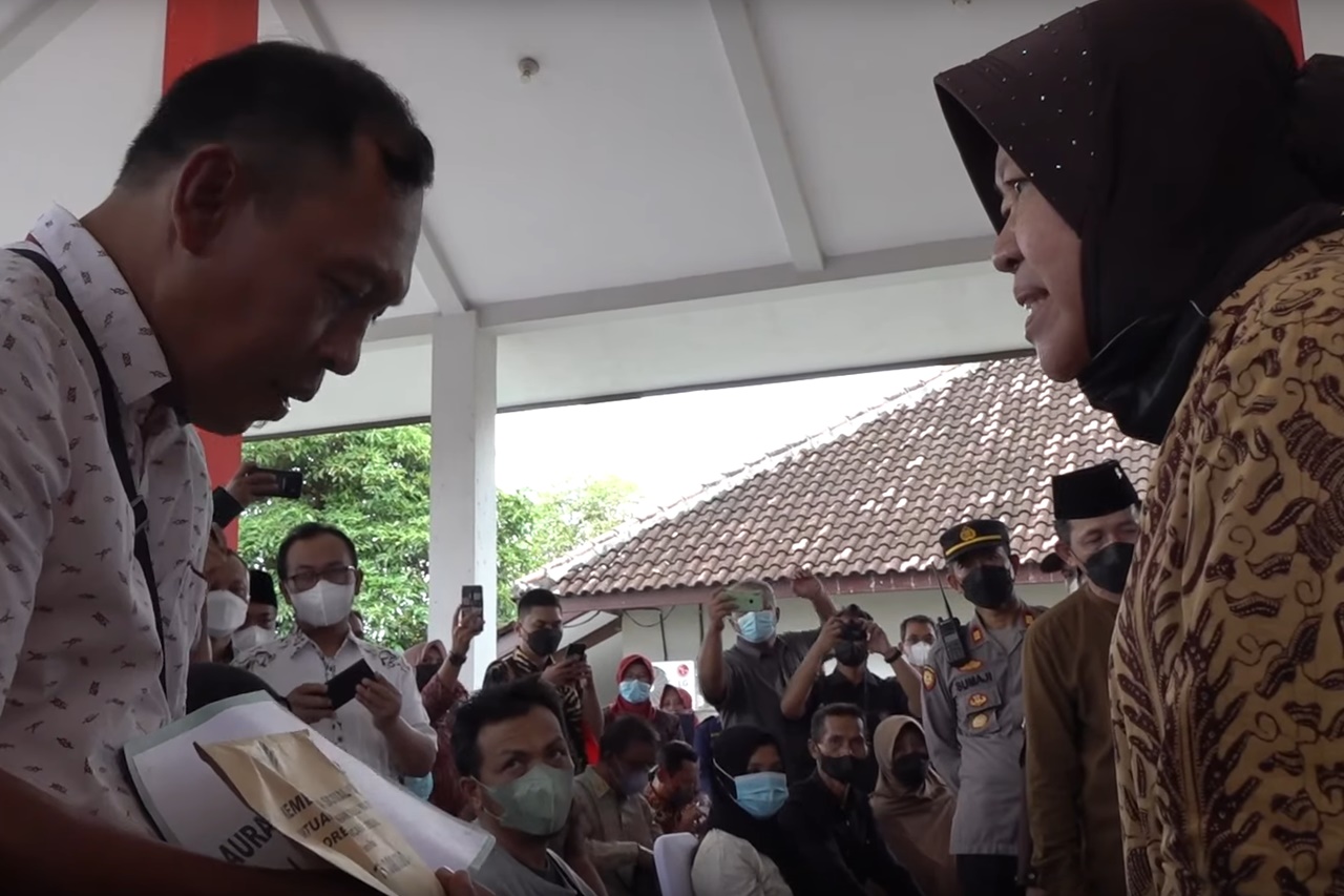 Mensos Serahkan Santunan kepada Keluarga Korban Insiden Kanjuruhan di Tulungagung dan Blitar