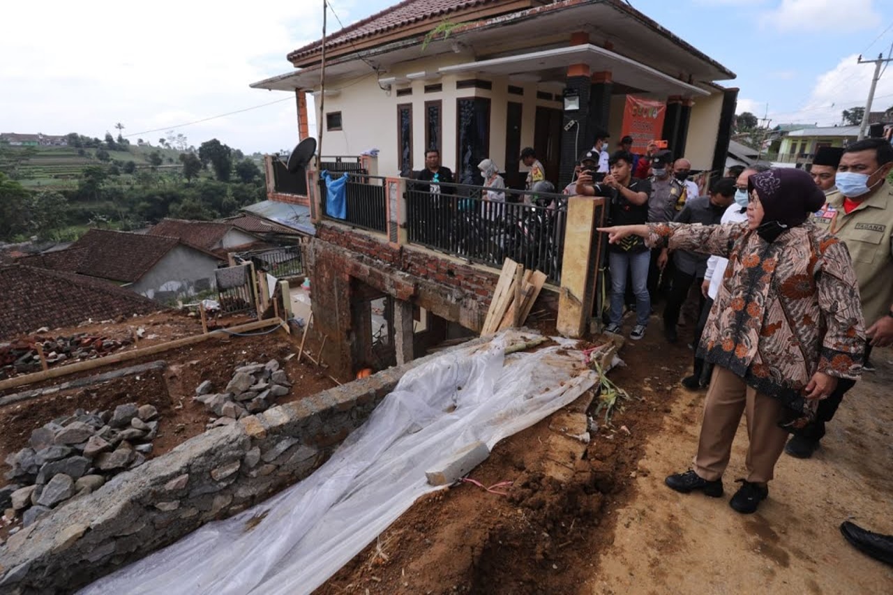 Tanah Longsor di Sukabumi, Mensos Risma: Harus Diantisipasi Agar Tidak Ada Korban Lagi