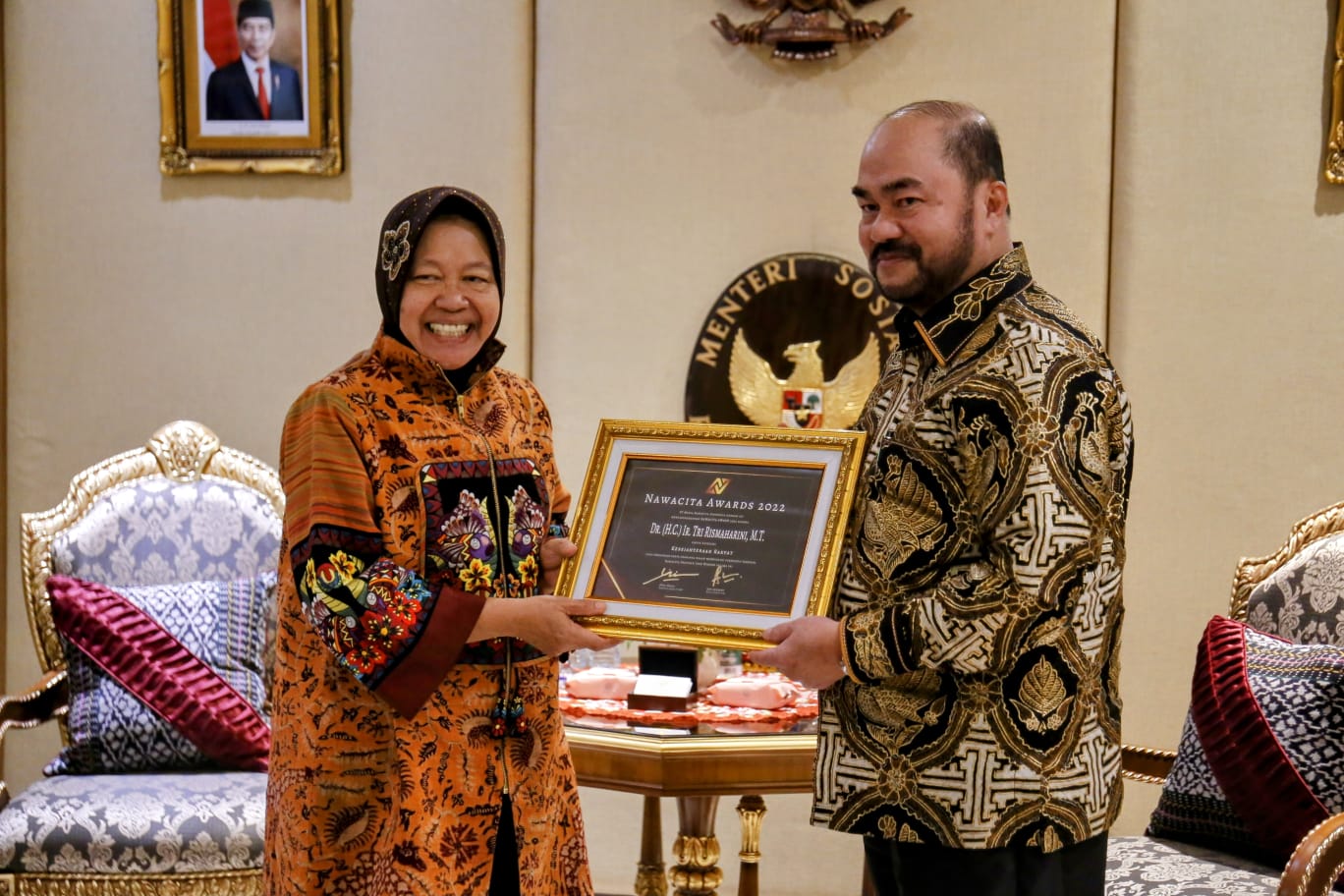 Minister of Social Affairs Risma Wins Nawacita Award