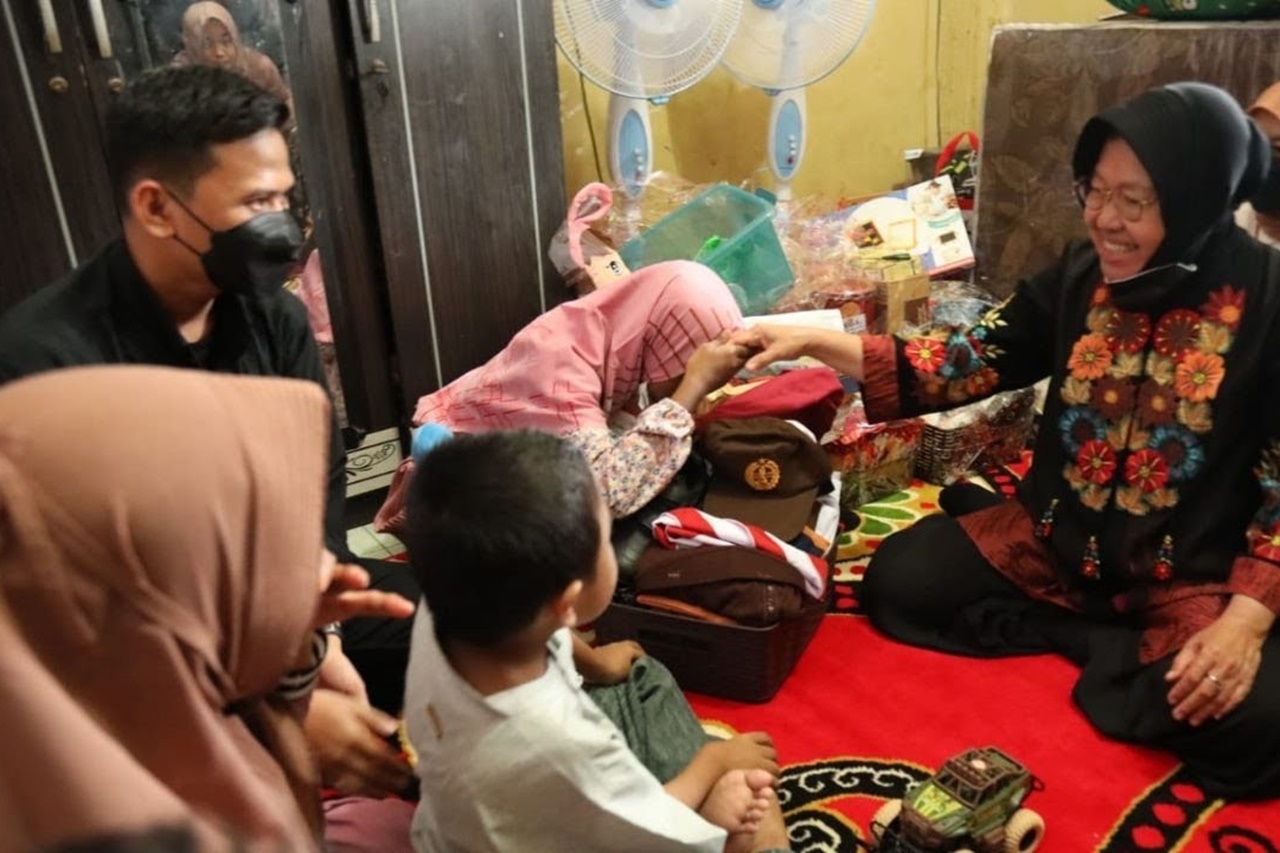 Mensos Kunjungi Anak Disabilitas Korban Kekerasan Fisik di Indragiri Hulu