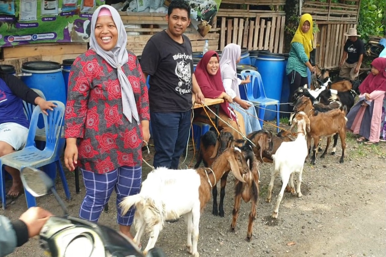 Kemensos Latih KPM PKH dan BPNT Ternak Kambing Modern di Sukoharjo