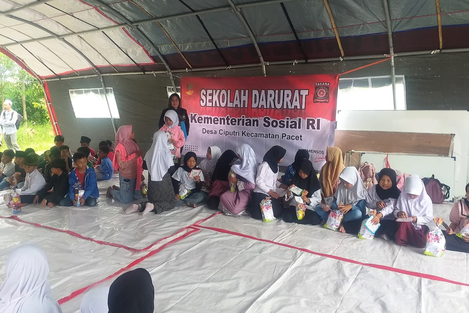 Kemensos Realisasikan Janji Sekolah Darurat untuk Anak-anak Penyintas Gempa Cianjur