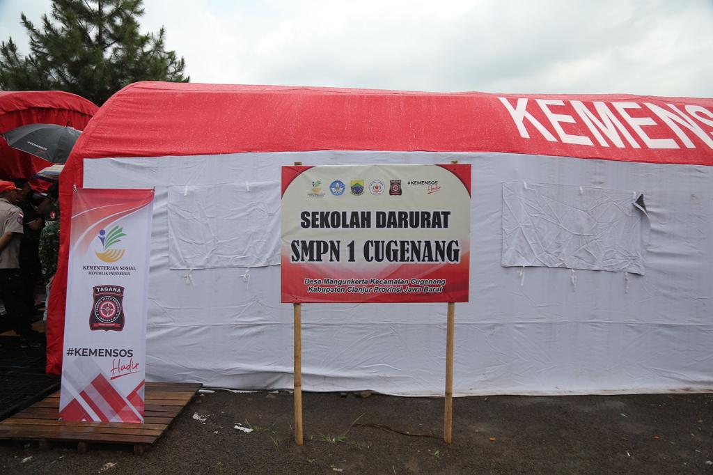 Minister of Social Affairs Visits Affected Cianjur Earthquake Again