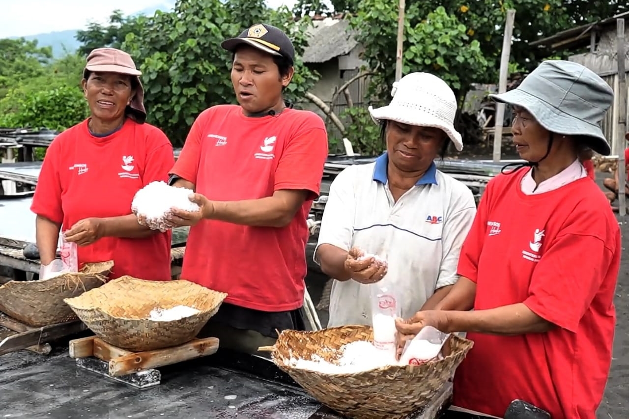 Melestarikan Gurihnya Garam Kusamba Melalui Program PENA