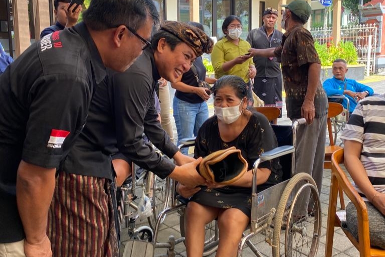 Kemensos dan Komisi VIII DPR RI Realisasikan Program Indonesia Melihat, Mendengar dan Melangkah, Penuhi Hak Penyandang Disabilitas di Bali