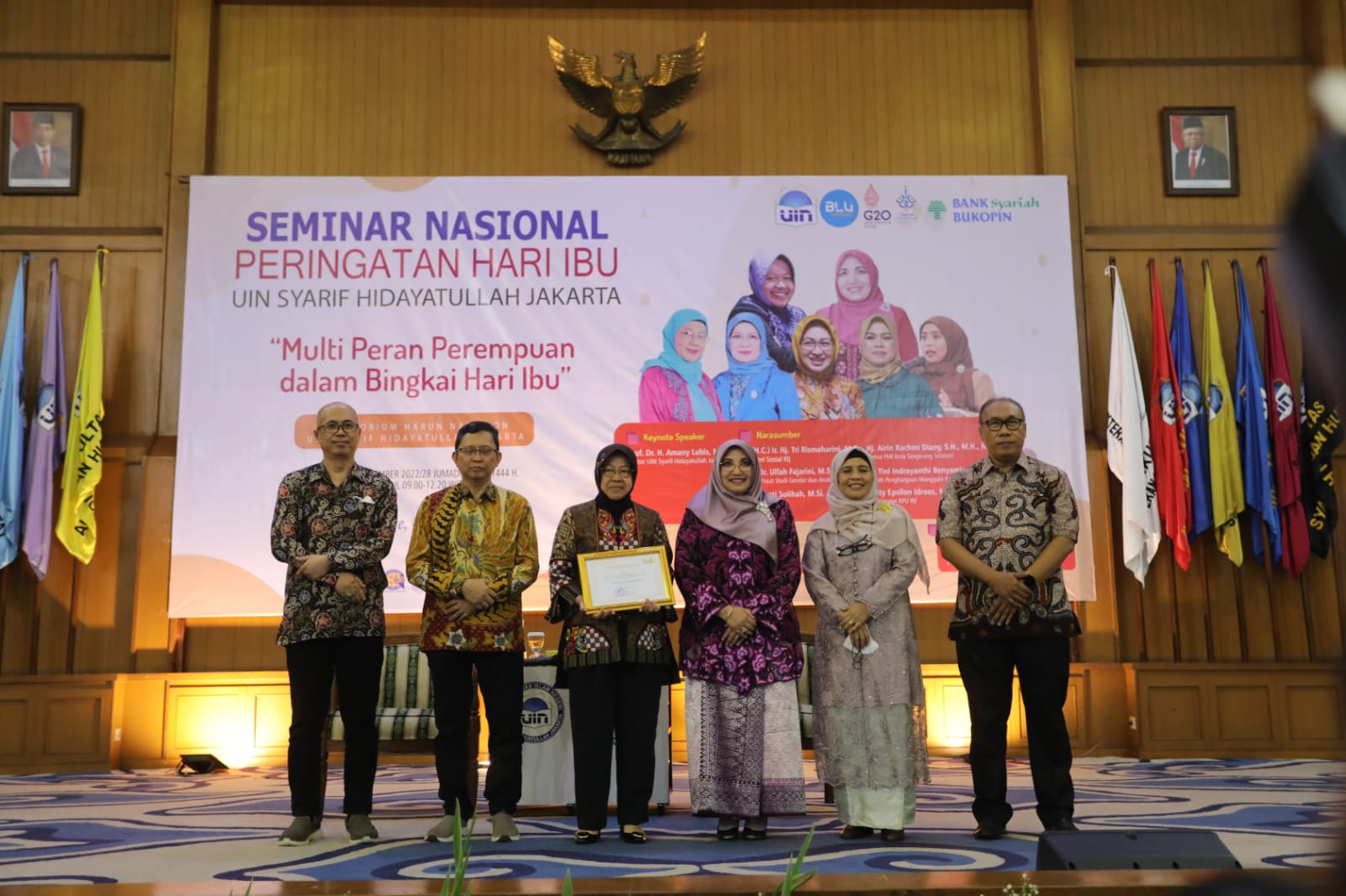 Minister of Social Affairs Risma Wins Inspirational Woman Award from UIN Jakarta