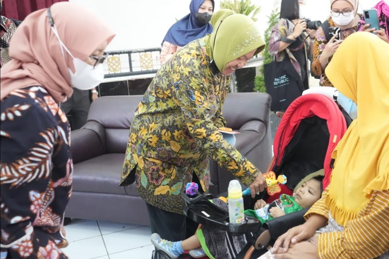 Minister of Social Affairs Ensures Ease of Procedure for Vulnerable Groups in Bandung