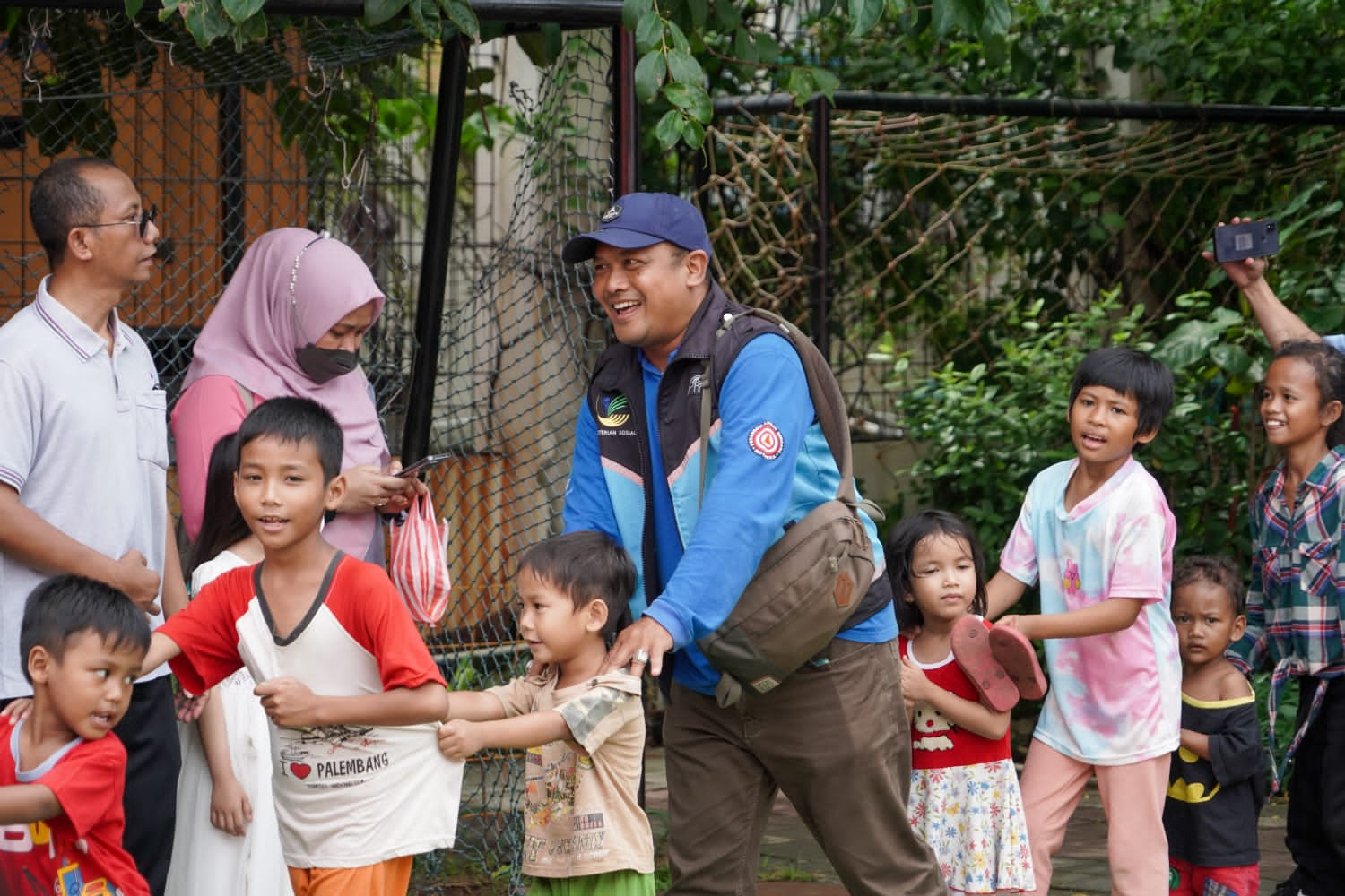 Gerak Cepat, Kemensos Penuhi Kebutuhan Dasar dan Berikan Terapi Psikologis untuk Korban Kebakaran Depo Pertamina Jakarta Utara