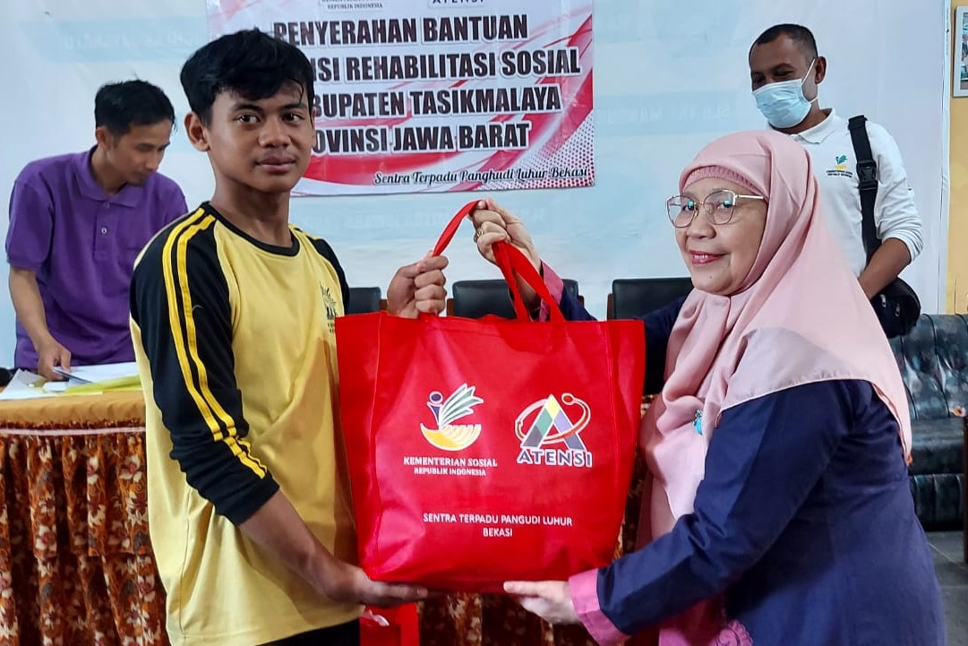 Kemensos Berikan Bantuan ATENSI kepada 60 Penyandang Disabilitas di Kabupaten Tasikmalaya