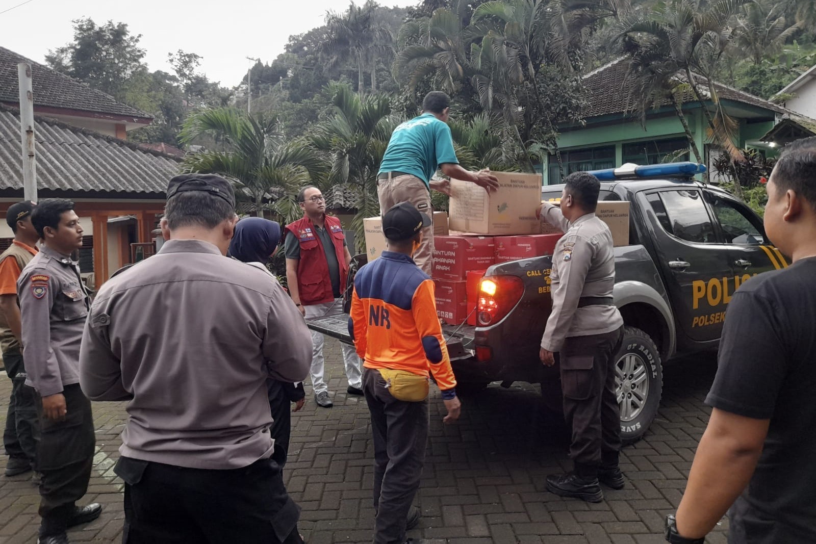 Kemensos Salurkan Bantuan Logistik untuk Korban Bencana Banjir Pasuruan