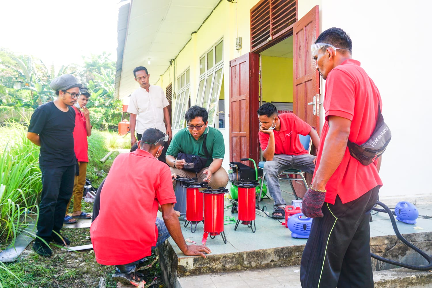 Lebih Ekonomis, Kemensos Latih Warga Aceh Timur Membuat Kompor Rakyat