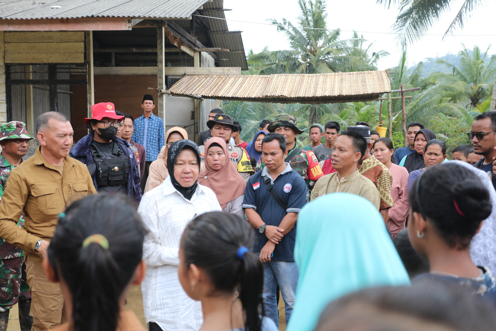 Ministry of Social Affairs Quick Response to Landslide Survivors on Serasan Island