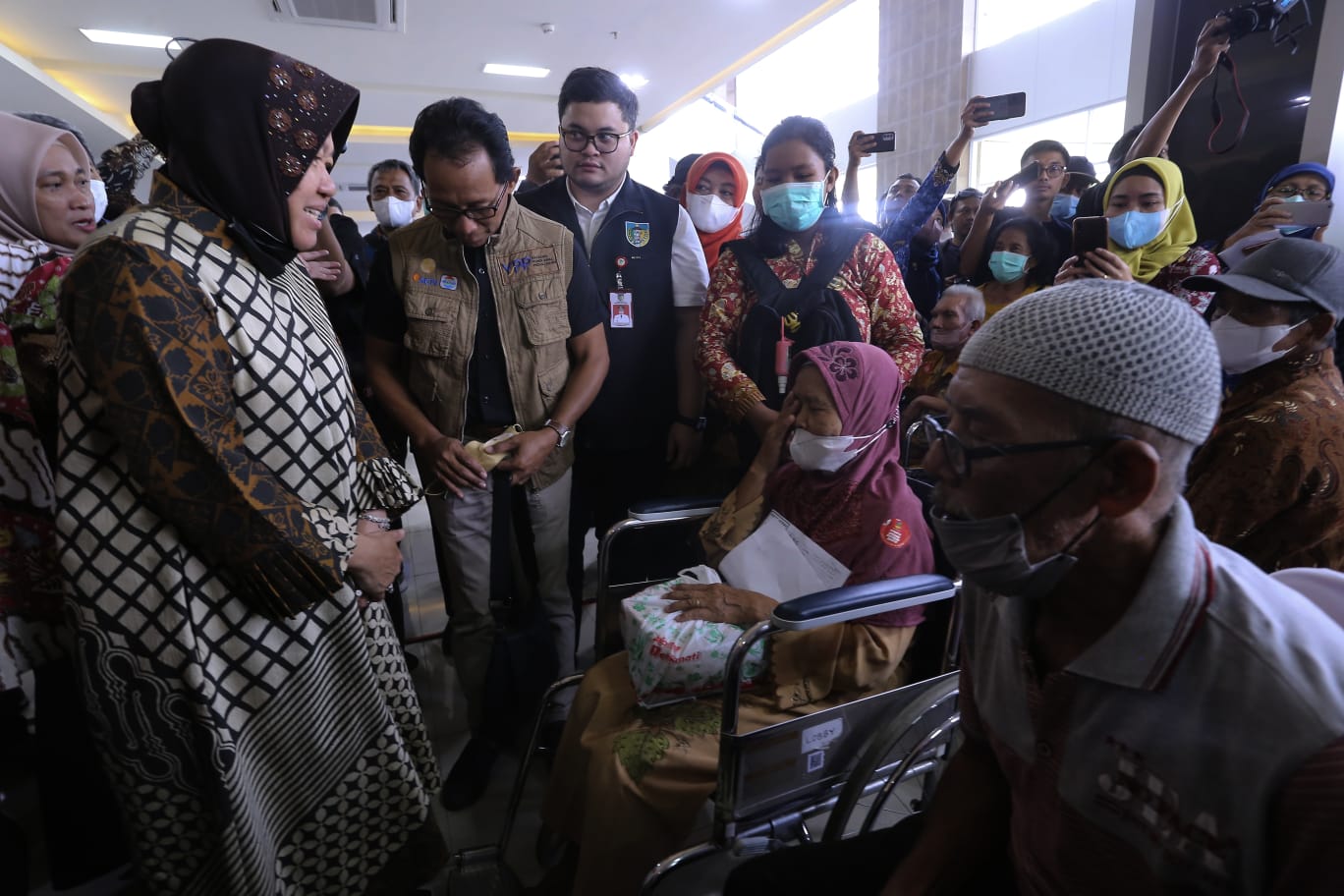 Bakti Sosial Operasi Katarak di Kediri