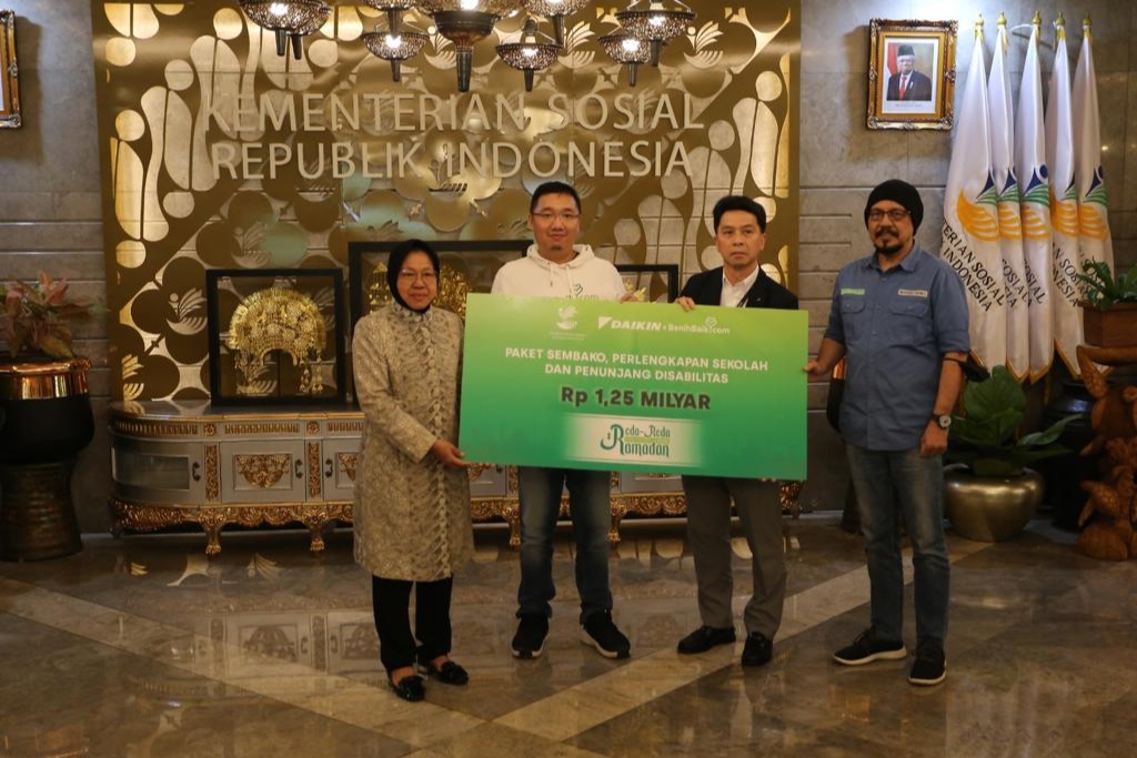 Sambut Ramadhan, Kemensos Salurkan Bantuan dari Daikin dan Benih Baik