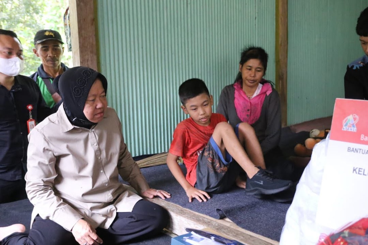 Meet Ipin, Mensos Risma Give Help and Efforts for Mother's Healing