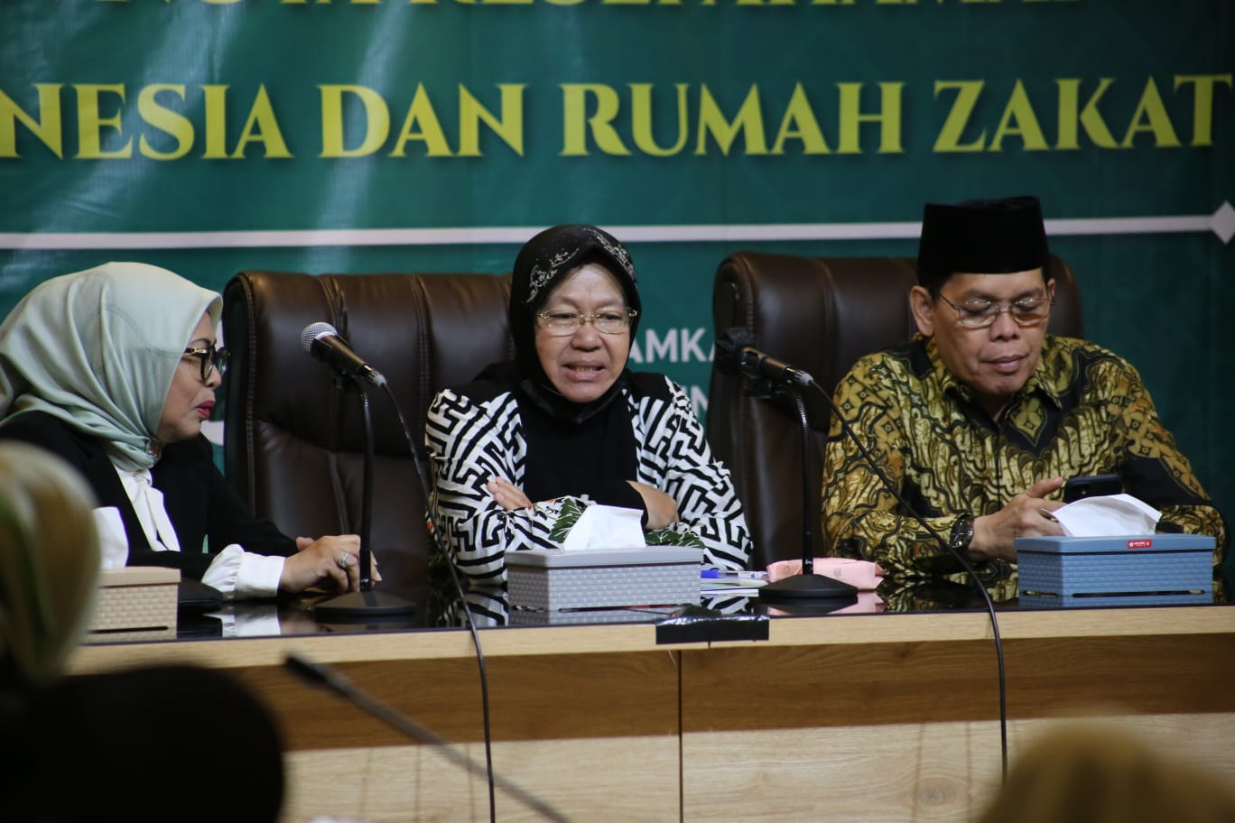 Minister of Social Affairs Risma at the MUI Elderly Islamic Boarding School Workshop