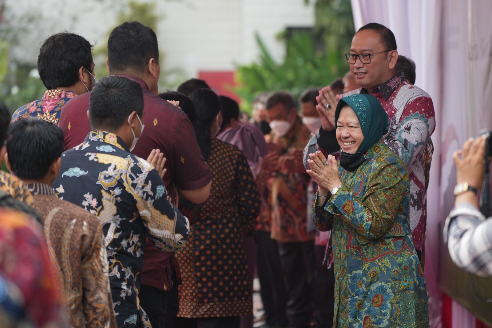 Minister of Social Affairs Risma Urges Employees to Improve Performance