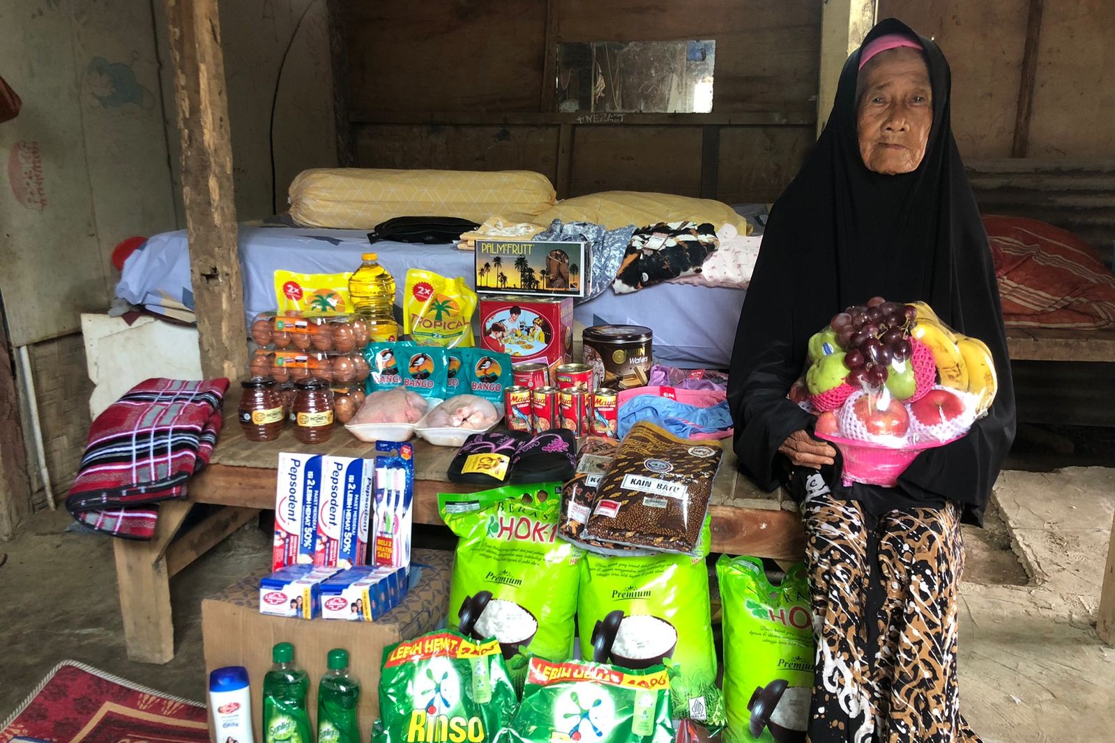 Ringankan Beban Lansia Pemulung, Kemensos Beri Bantuan Ternak Ayam