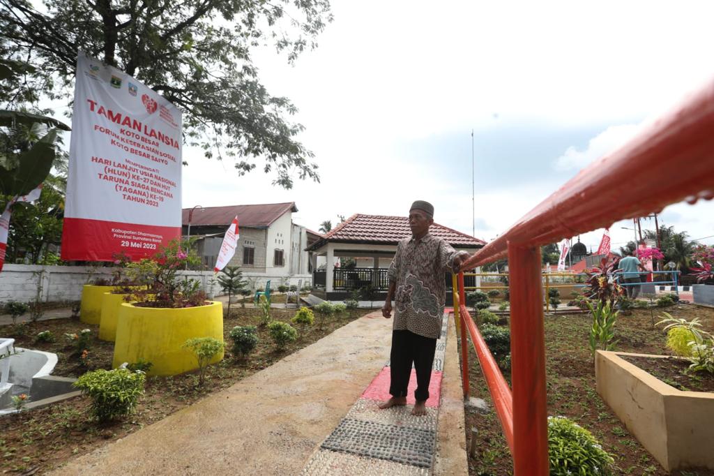 Dukung Lansia Produktif dan Bahagia, Kemensos Hadirkan Taman Lansia di Koto Besar