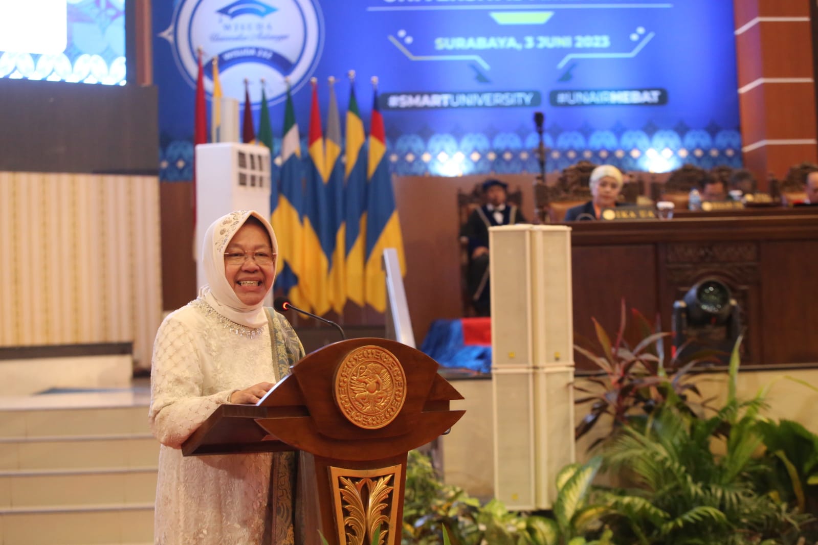 Minister of Social Affairs Risma Conveys Key Message at the 232nd Graduation Ceremony of Airlangga University