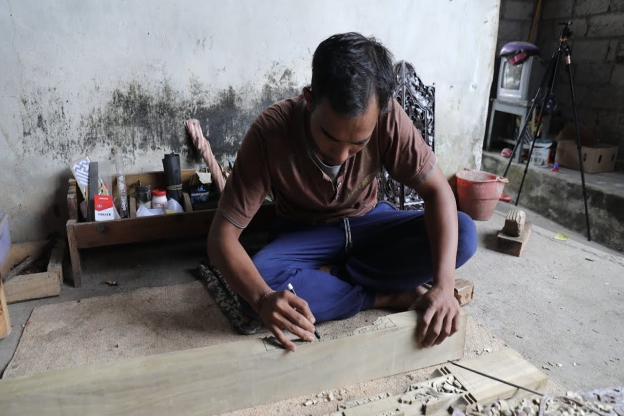 Ministry of Social Affairs PENA Assistance Boosts Turnover of Wood Carving Craftsmen in Bali