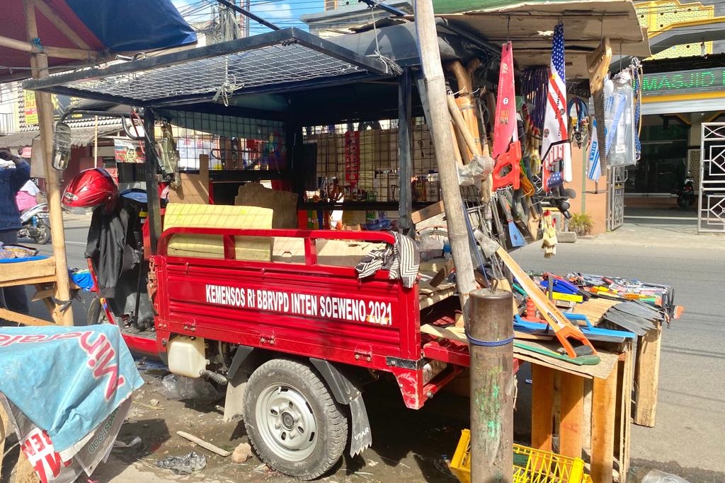 Terima Bantuan Motor Roda Tiga dari Kemensos, Rahmadansyah Siap Kembangkan Aneka Usaha