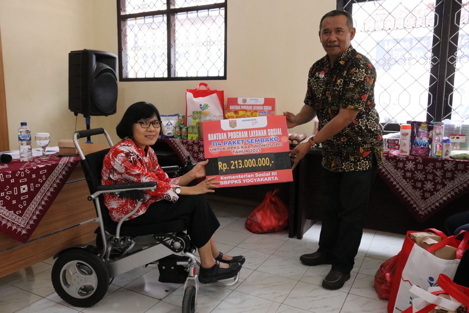 Kemensos Salurkan Bantuan Layanan Sosial Bagi PPKS Penyandang Disabilitas di Kabupaten Wonosobo