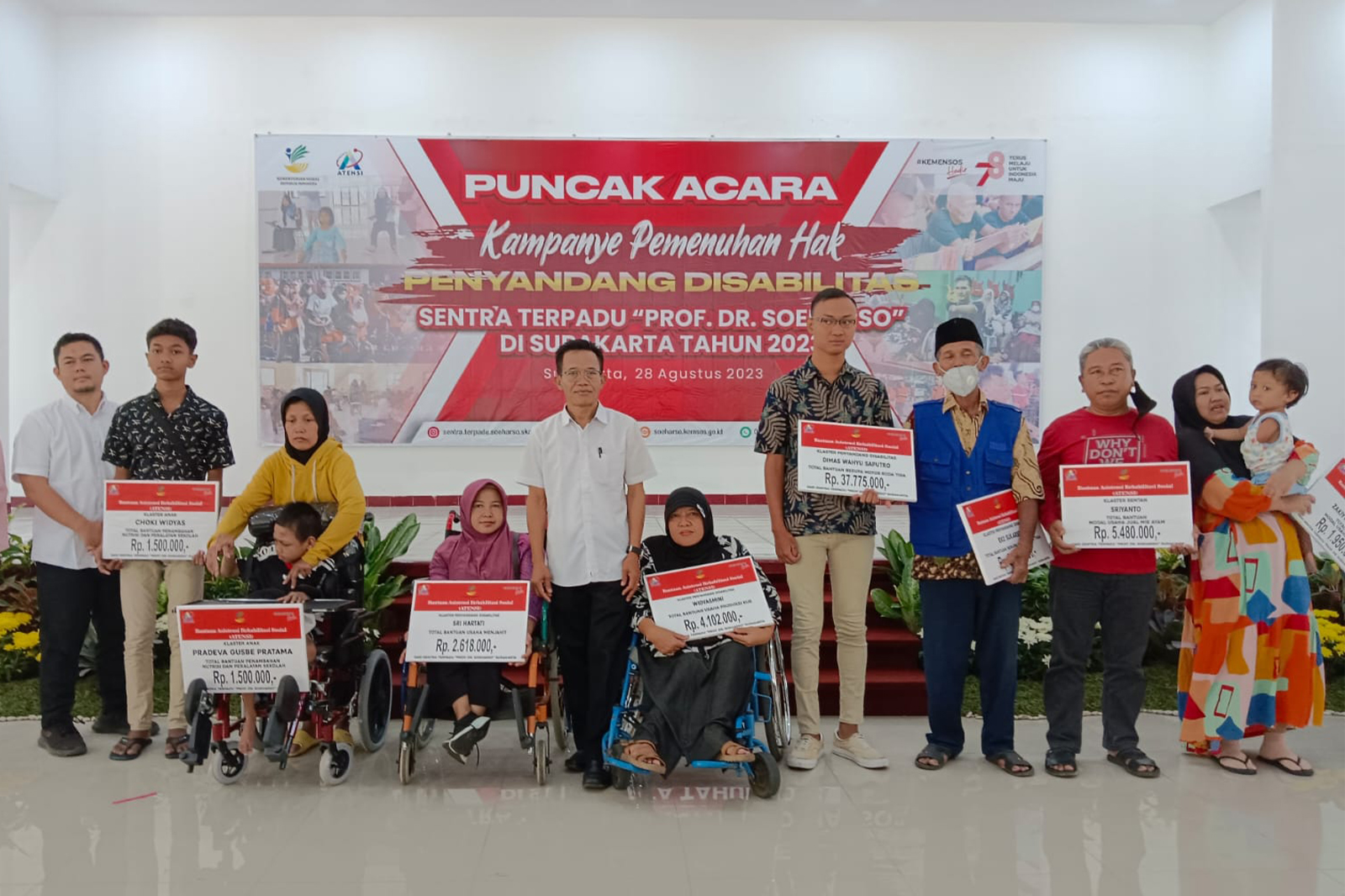 Terima Bantuan Kemensos, Penyandang Disabilitas di Solo Optimistis Usaha Jahitnya Makin Berkembang