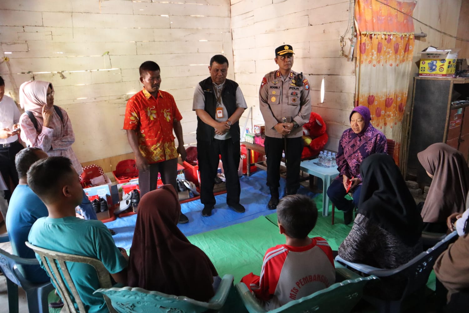 Sambangi Korban Rudapaksa di Bojonegoro, Mensos Harapkan Orangtua Berkumpul dan Rawat Anak-anak