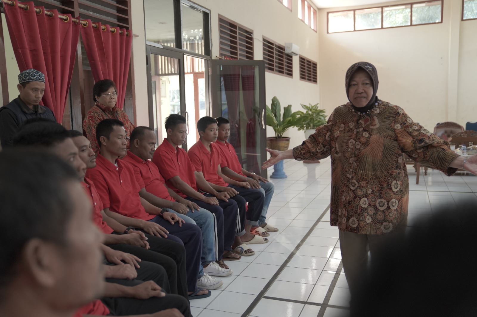 Mensos Risma Beri Semangat Korban TPPO untuk Meraih Sukses di Negeri Sendiri