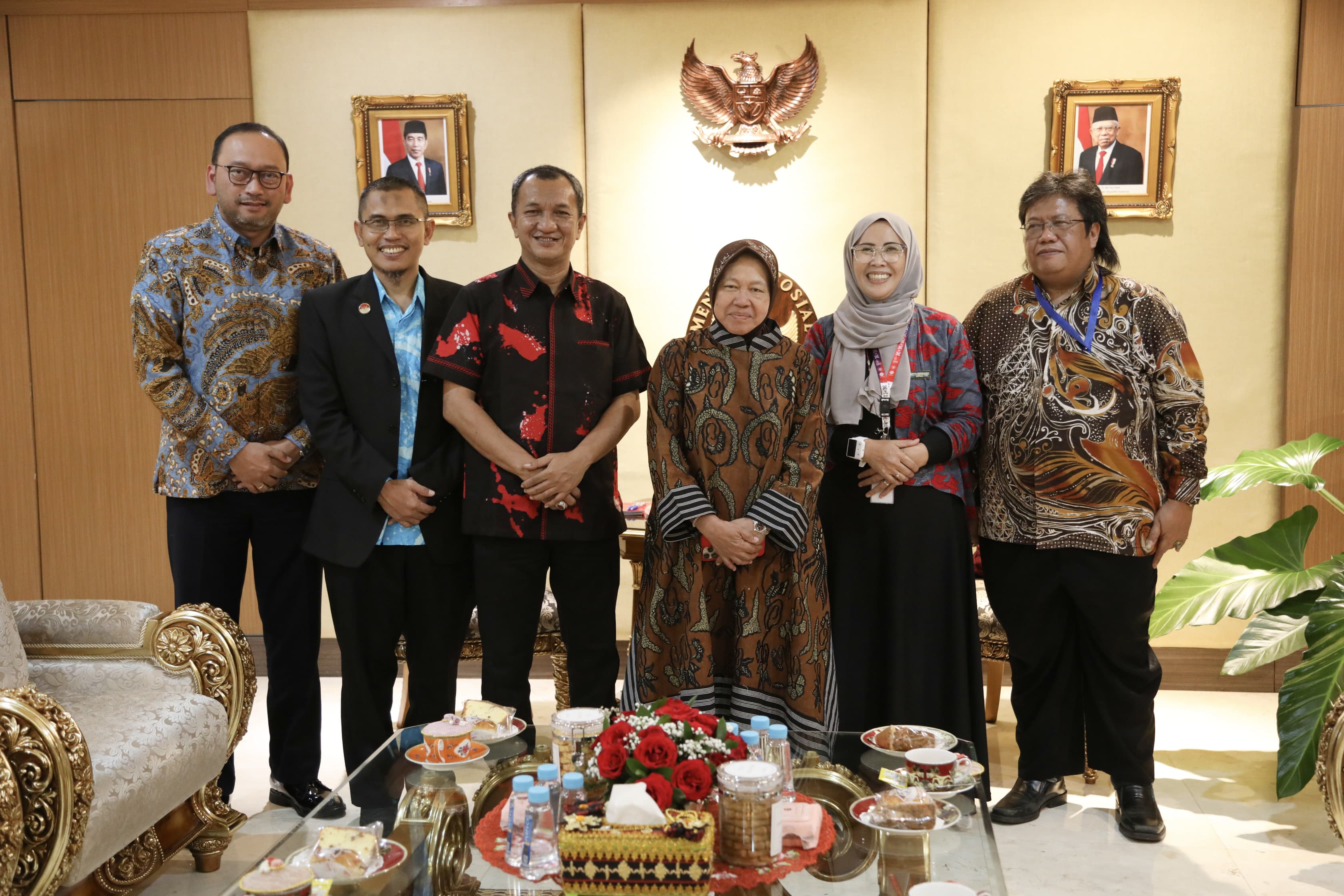 Minister of Social Affairs Risma Receives KND Audience