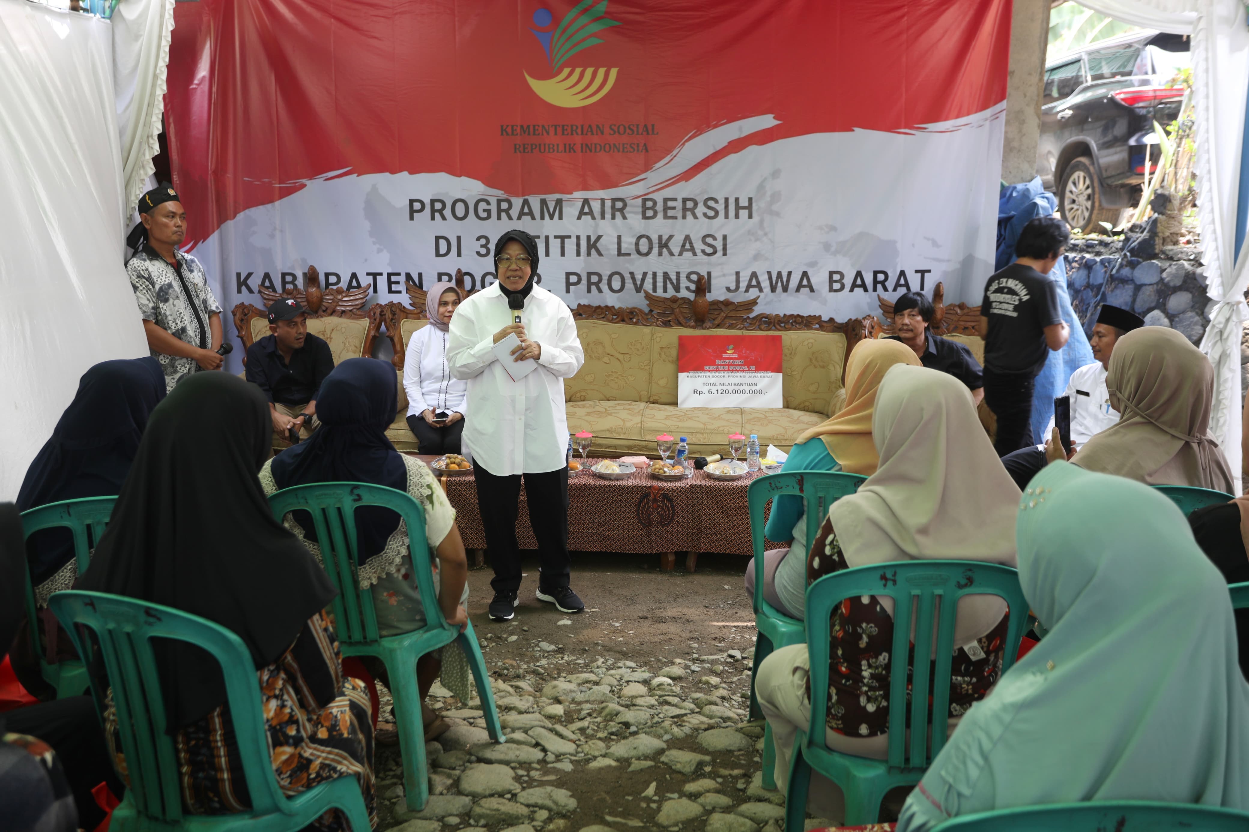 Overcoming Drought, MoSA Distributes Clean Water to 34 Locations in Bogor Regency