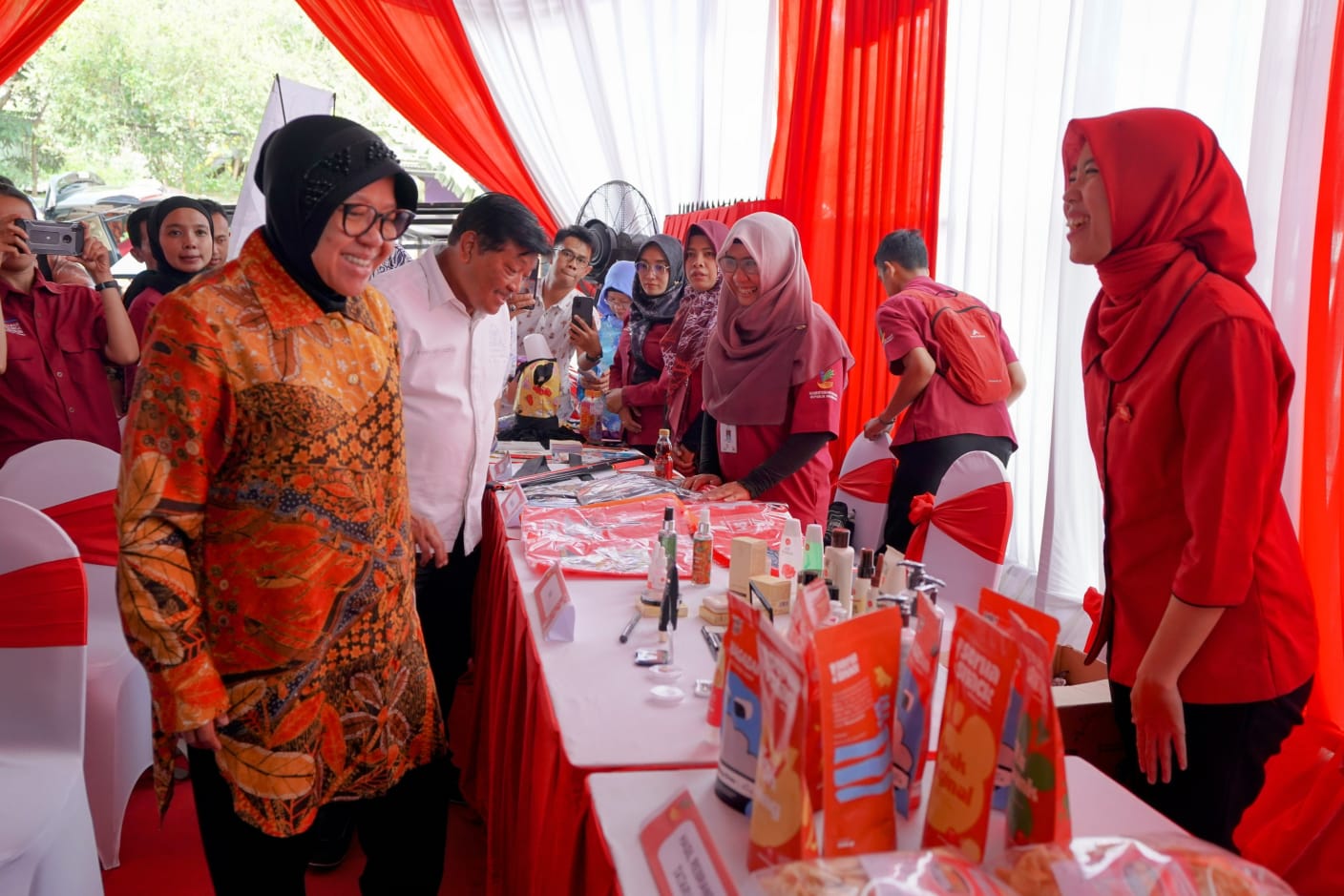 Thanks to PENA, Minister Risma Successfully Graduates 135 Beneficiaries of Social Assistance in Greater Malang