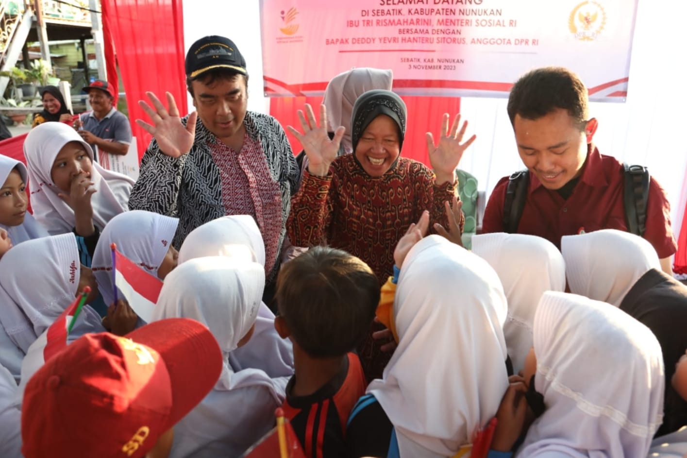 Mensos Salurkan Bantuan untuk Masyarakat 3T di Pulau Sebatik