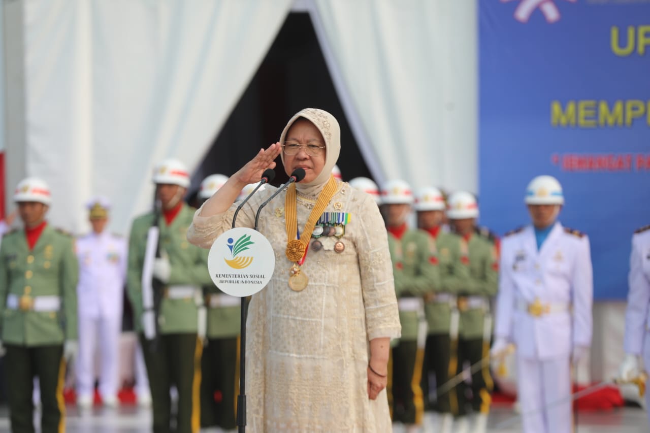 Peringati Hari Pahlawan, Mensos Pimpin Upacara Tabur Bunga di Laut