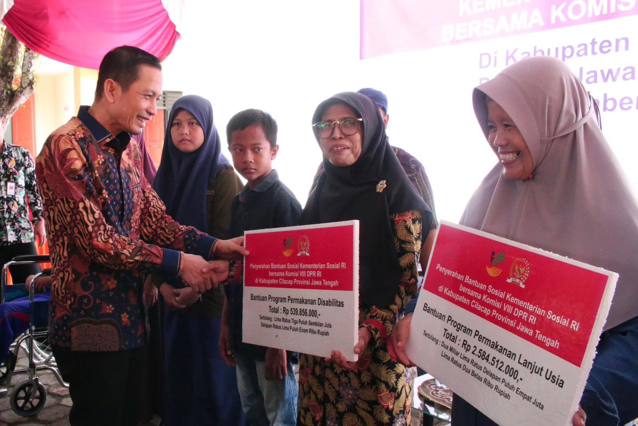 266,292 Cilacap Beneficiaries Receive Assistance from MoSA and DPR RI, Urged to Use It Wisely