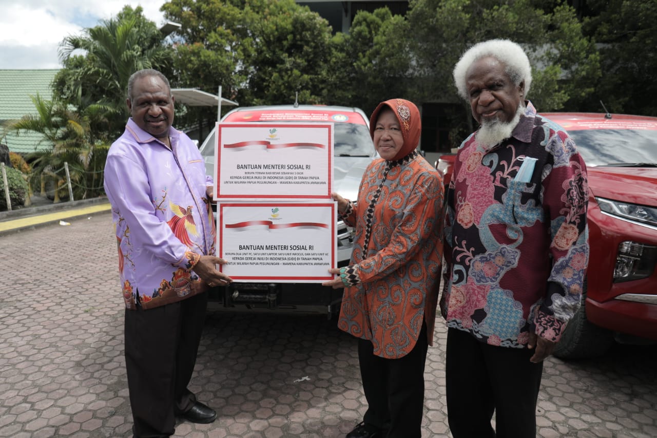 Minister of Social Affairs Risma Receives Support from Church, Builds Social Fund in Papua