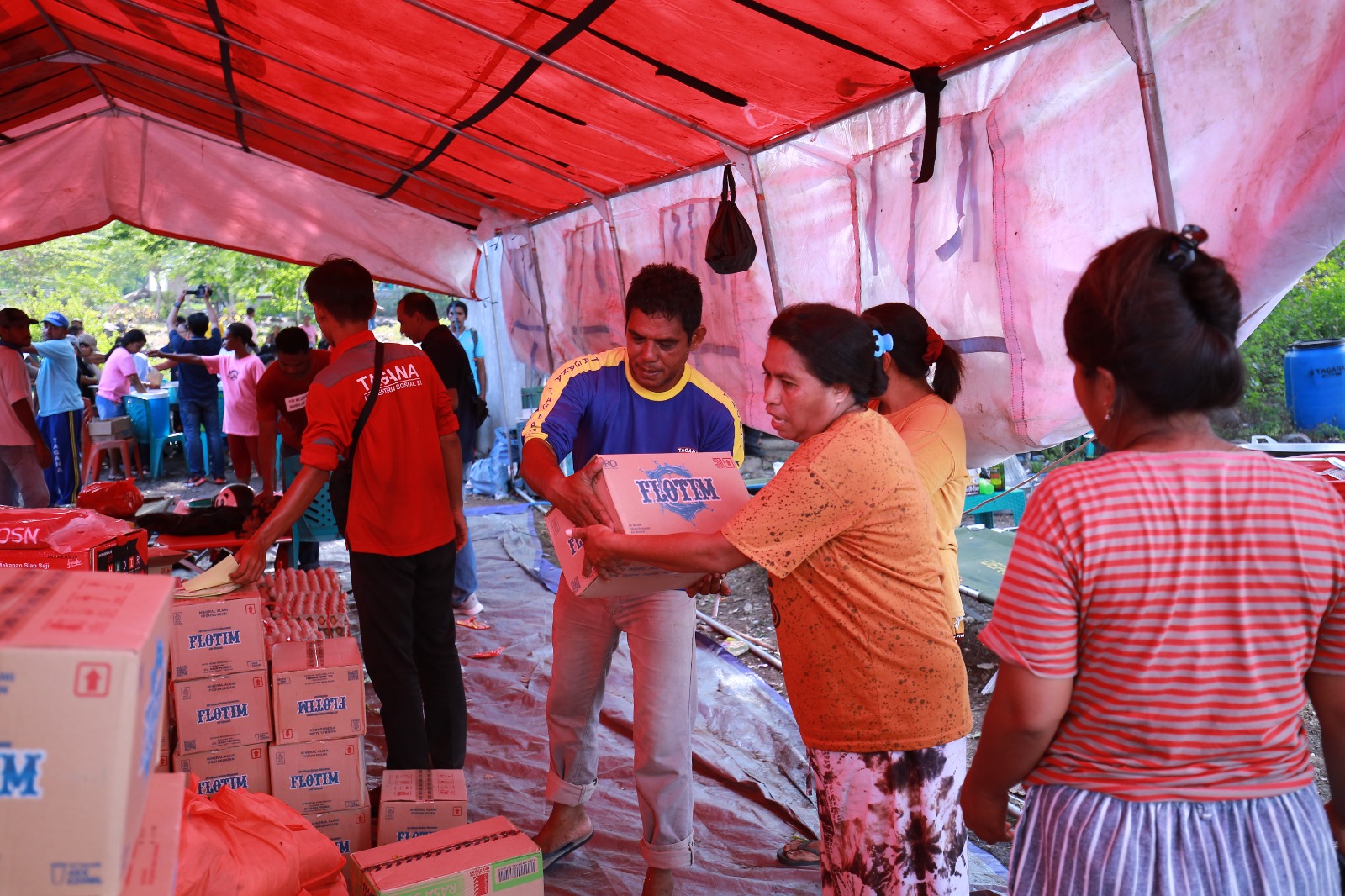 Ministry of Social Affairs Assists Survivors Affected by Mount Lewotobi Male Eruption