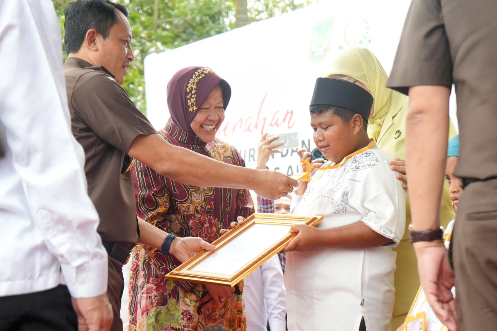 Penyerahan Akte Kelahiran dan KIA LKS se-Kota Batam