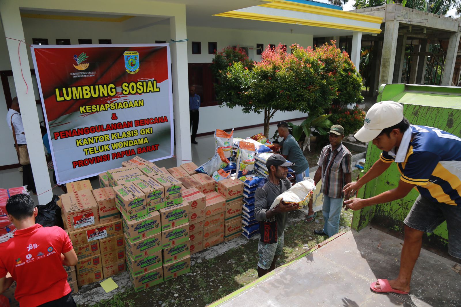 Kemensos Pastikan Stok Logistik di Lumbung Sosial Papua Aman